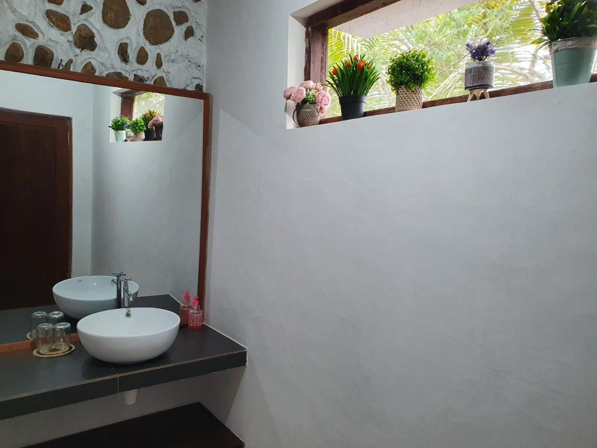 Amban Beach House Manokwari Exteriör bild