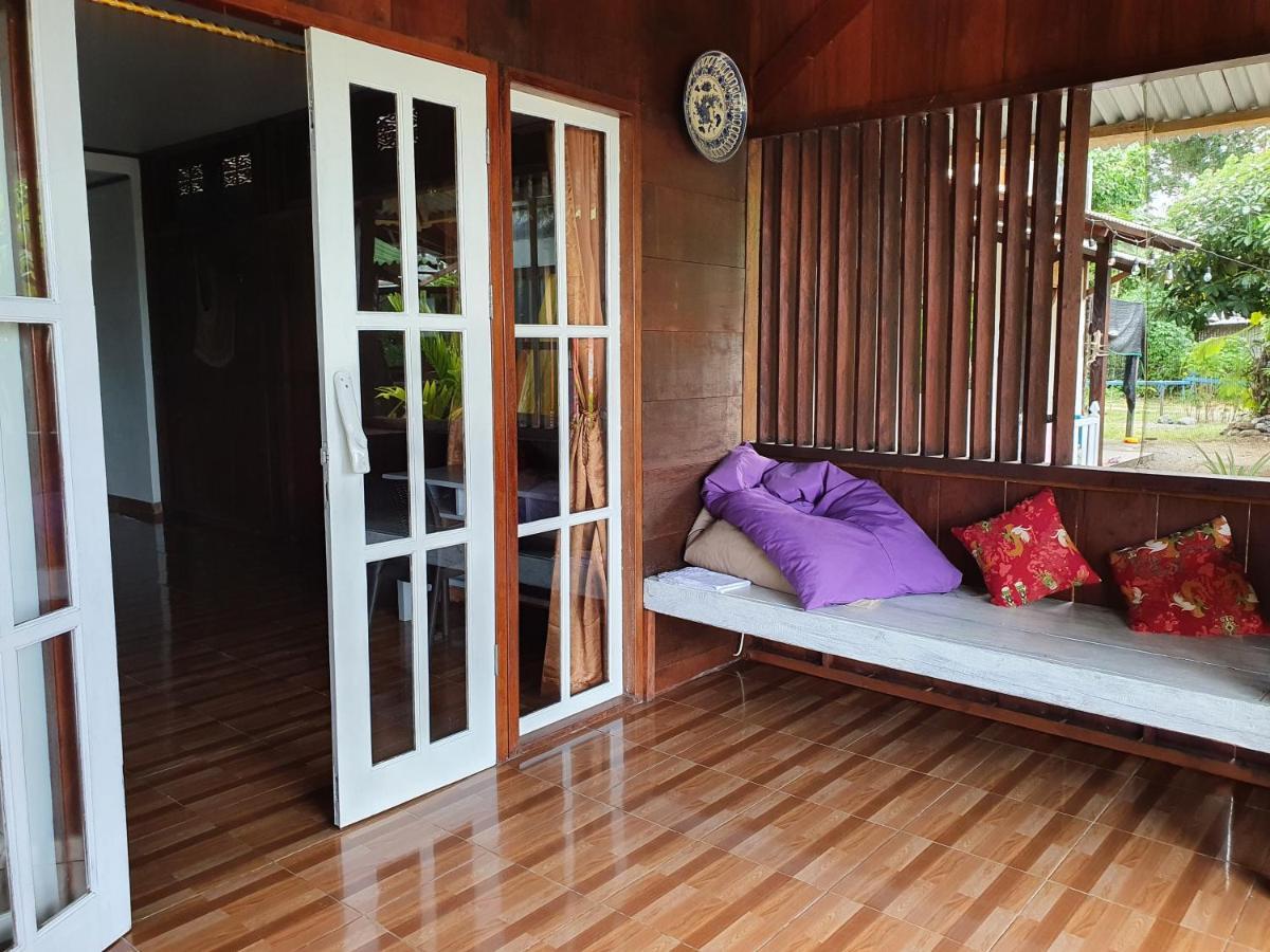 Amban Beach House Manokwari Exteriör bild