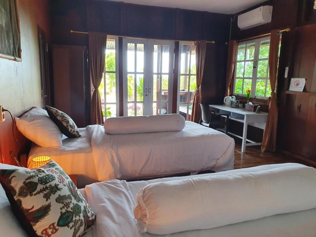 Amban Beach House Manokwari Exteriör bild