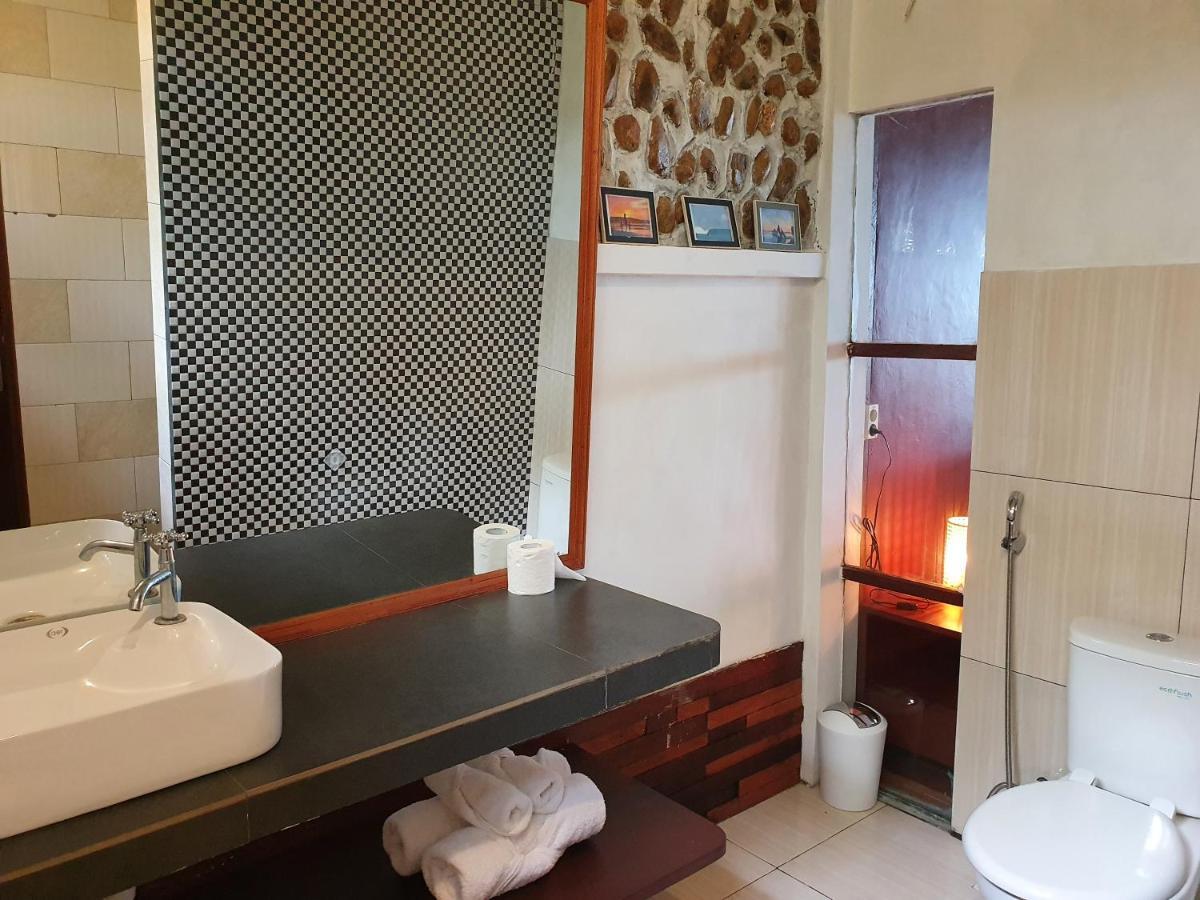 Amban Beach House Manokwari Exteriör bild