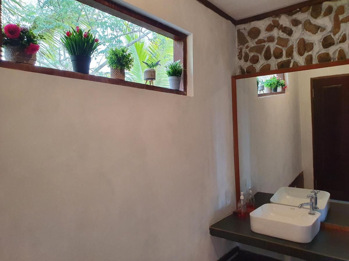 Amban Beach House Manokwari Exteriör bild