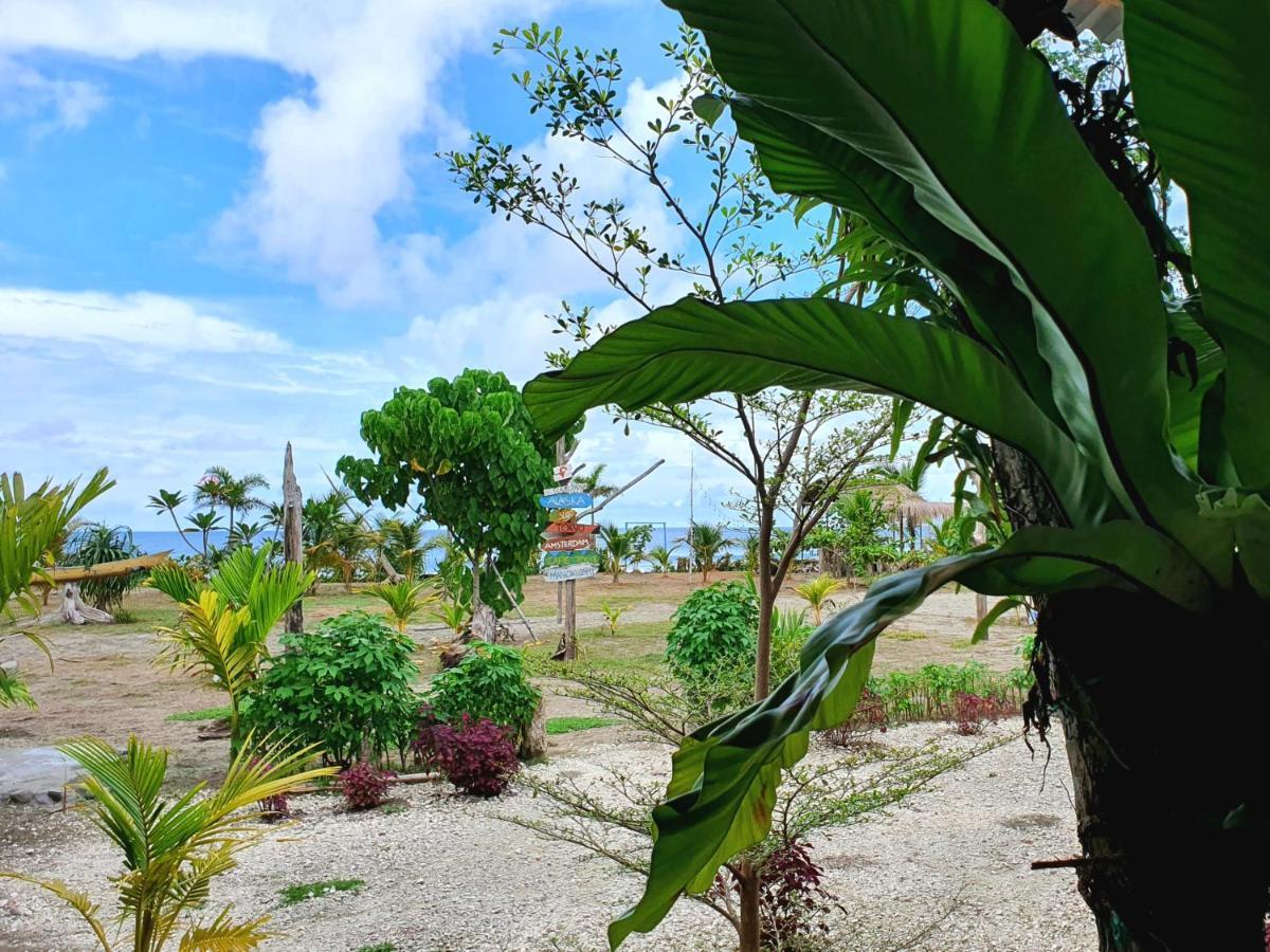 Amban Beach House Manokwari Exteriör bild