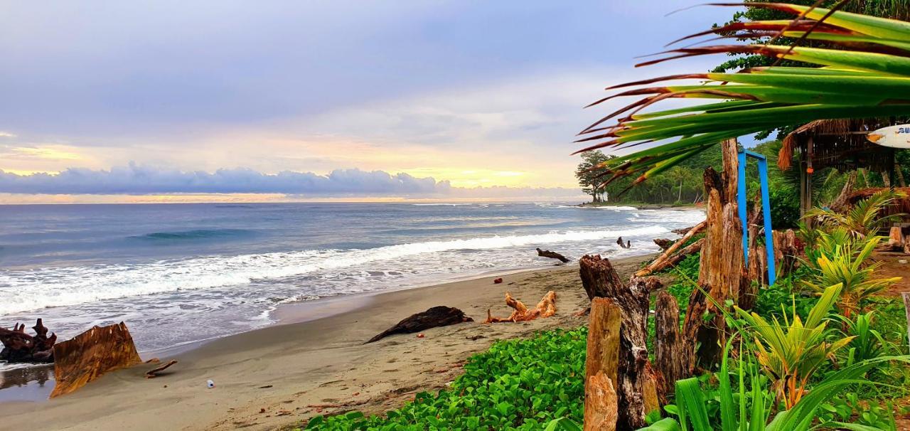 Amban Beach House Manokwari Exteriör bild