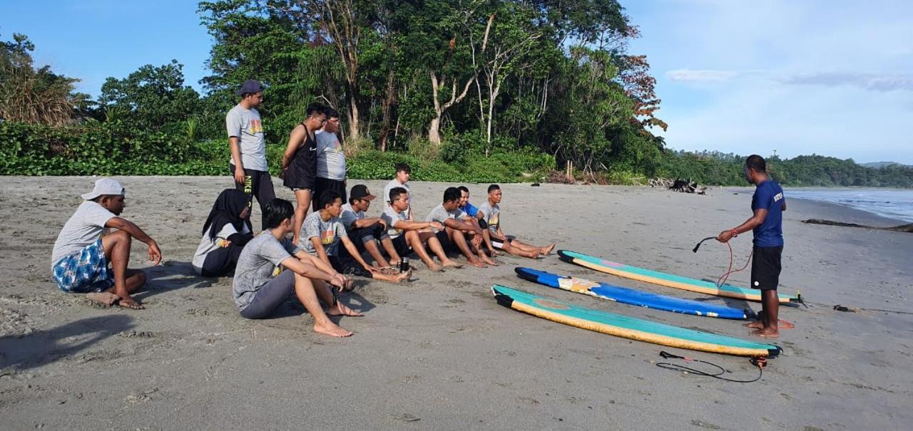 Amban Beach House Manokwari Exteriör bild